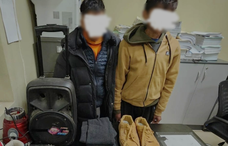 Ayaviri | Menores de 14 y 15 años fueron retenidos por vecinos tras presunto robo en Ayaviri Ayaviri | Menores de 14 y 15 años fueron retenidos por vecinos tras presunto robo en Ayaviri