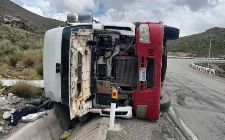 Puno | Despiste de tráiler en la vía Desaguadero – Mazocruz cobra una vida Puno | Despiste de tráiler en la vía Desaguadero – Mazocruz cobra una vida