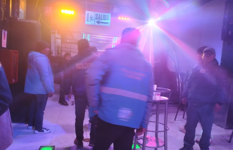 Juliaca | Clausuran discoteca ubicada en el Jr. Moquegua por carecer de licencia Juliaca | Clausuran discoteca ubicada en el Jr. Moquegua por carecer de licencia