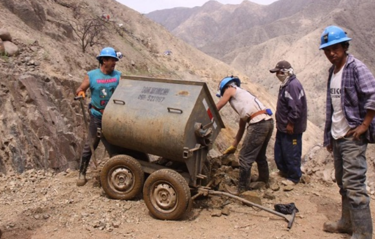 Perú | Gobierno amplía Reinfo hasta diciembre y centraliza control de pequeña minería en el Minem Perú | Gobierno amplía Reinfo hasta diciembre y centraliza control de pequeña minería en el Minem