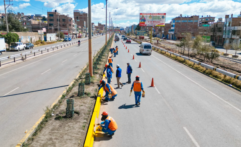 Juliaca | Municipalidad intensifica trabajos de mantenimiento en la Av. Mártires del 4 de Noviembre Juliaca | Municipalidad intensifica trabajos de mantenimiento en la Av. Mártires del 4 de Noviembre