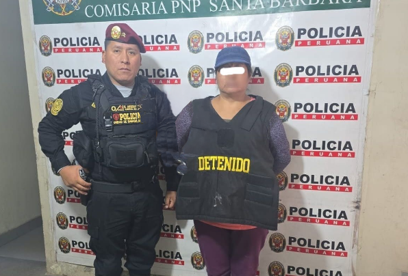 Juliaca | Policía detiene a mujer acusada de sustraer material de construcción de camposanto Juliaca | Policía detiene a mujer acusada de sustraer material de construcción de camposanto