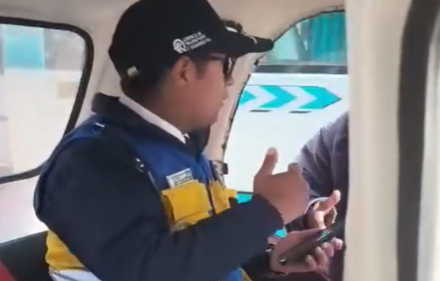 Juliaca | Piden investigar intervención de inspector que ingresó a vehículo de ciudadano Juliaca | Piden investigar intervención de inspector que ingresó a vehículo de ciudadano