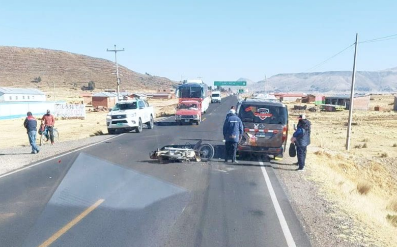 Chucuito | Motociclista impacta contra miniván en la ruta Zepita – Desaguadero
