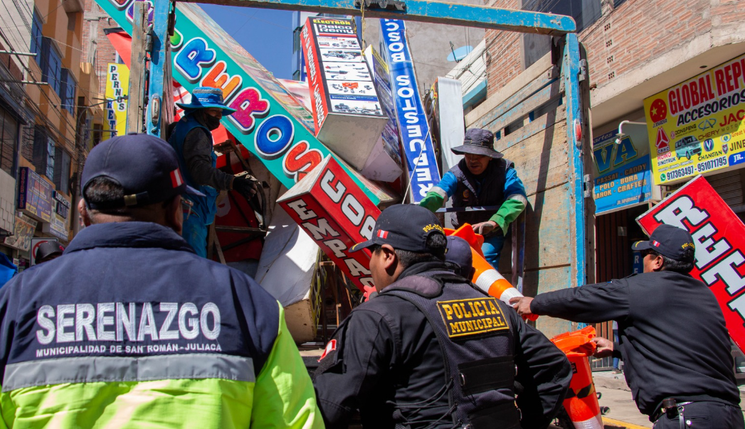 Juliaca | Decomisan carteles publicitarios en zonas con reincidencia de ocupación indebida de la vía pública Juliaca | Decomisan carteles publicitarios en zonas con reincidencia de ocupación indebida de la vía pública
