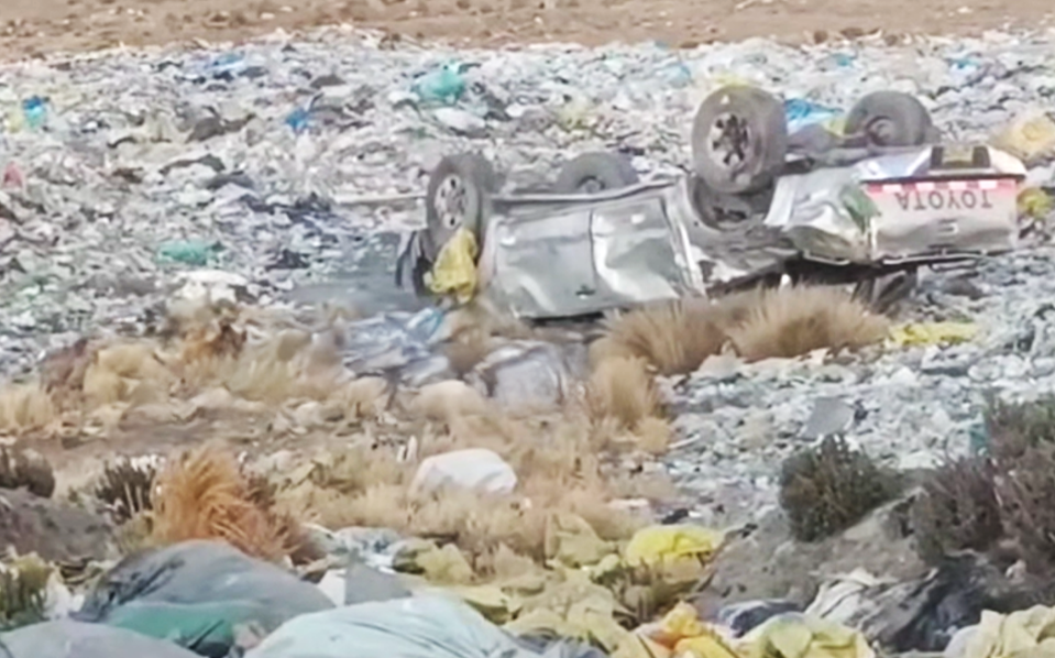 Ananea | Camioneta sufre despiste y vuelcos en la vía Ananea–Rinconada Ananea | Camioneta sufre despiste y vuelcos en la vía Ananea–Rinconada