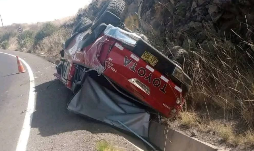 Juliaca | Toyota Hilux se despista y deja dos personas heridas en el distrito de Yura Juliaca | Toyota Hilux se despista y deja dos personas heridas en el distrito de Yura