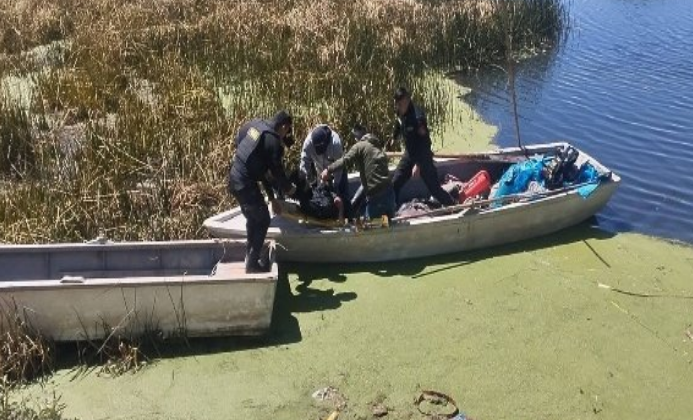 Puno | Policía salva a joven que estuvo a punto de morir de hipotermia en el Titicaca Puno | Policía salva a joven que estuvo a punto de morir de hipotermia en el Titicaca