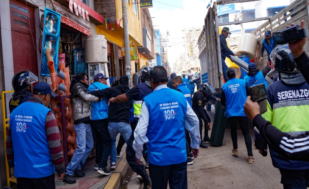 Juliaca | Decomisan mercadería y retienen unidades por invadir vías públicas en el cercado de la ciudad