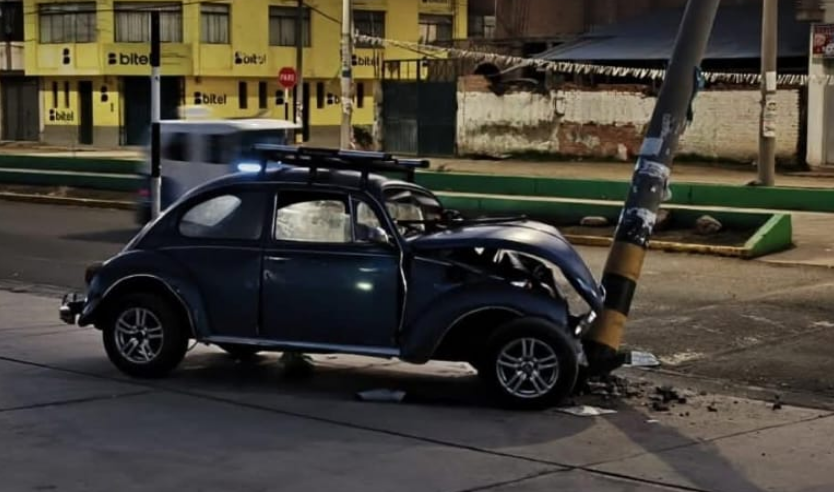 Puno | Accidente en Salcedo deja daños materiales tras choque de un automóvil Puno | Accidente en Salcedo deja daños materiales tras choque de un automóvil
