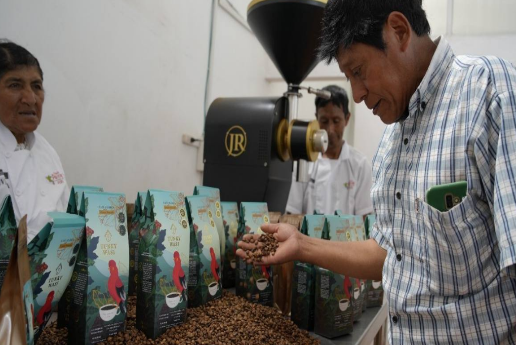Sandia | Productores cafetaleros destacan en Francia y reafirman calidad del café de altura