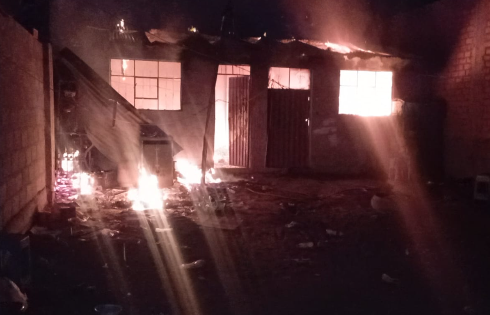 Juliaca | Incendio en casa de San Andrés moviliza a serenos y bomberos Juliaca | Incendio en casa de San Andrés moviliza a serenos y bomberos