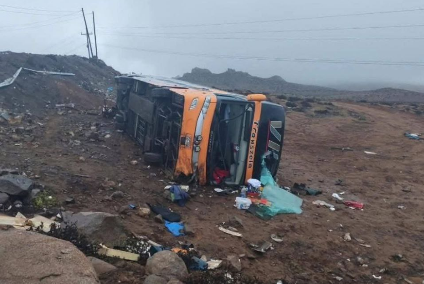 Arequipa | Bus de Transzela sufre siniestro en Atiquipa y dejan detenido a presunto responsable Arequipa | Bus de Transzela sufre siniestro en Atiquipa y dejan detenido a presunto responsable