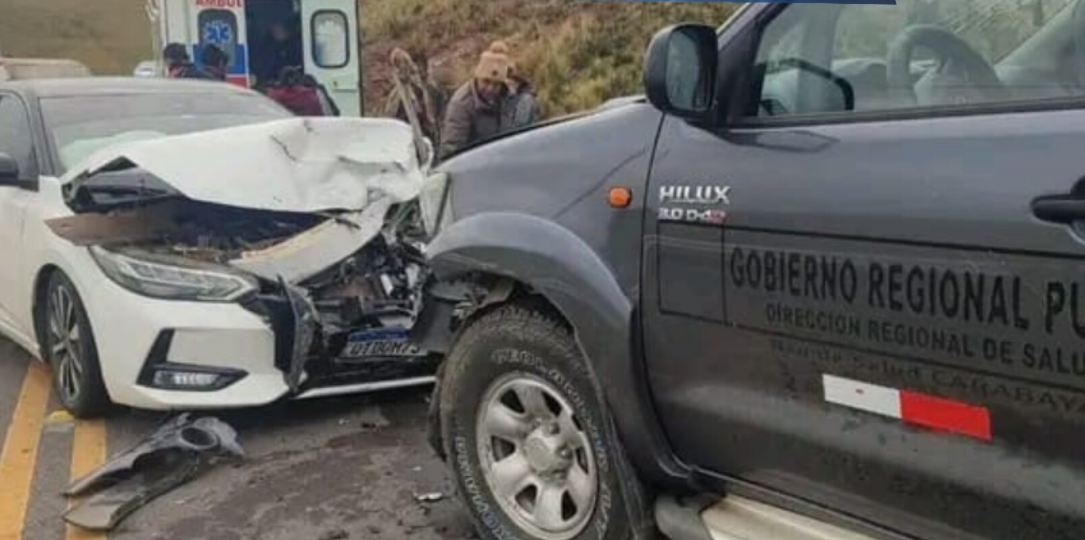 Carabaya | Camioneta de la Red de Salud sufre aparatoso accidente en la Interoceánica Carabaya | Camioneta de la Red de Salud sufre aparatoso accidente en la Interoceánica