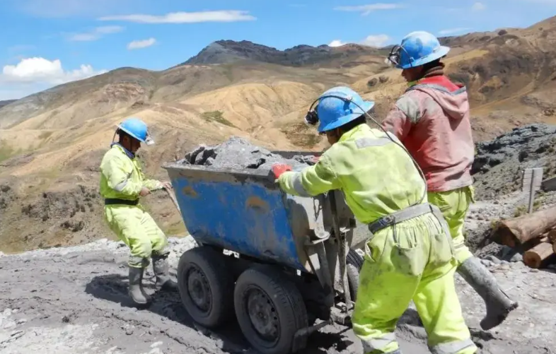 Nacional | Congreso amplía el Reinfo hasta diciembre de 2026 y reaviva debate sobre minería informal Nacional | Congreso amplía el Reinfo hasta diciembre de 2026 y reaviva debate sobre minería informal